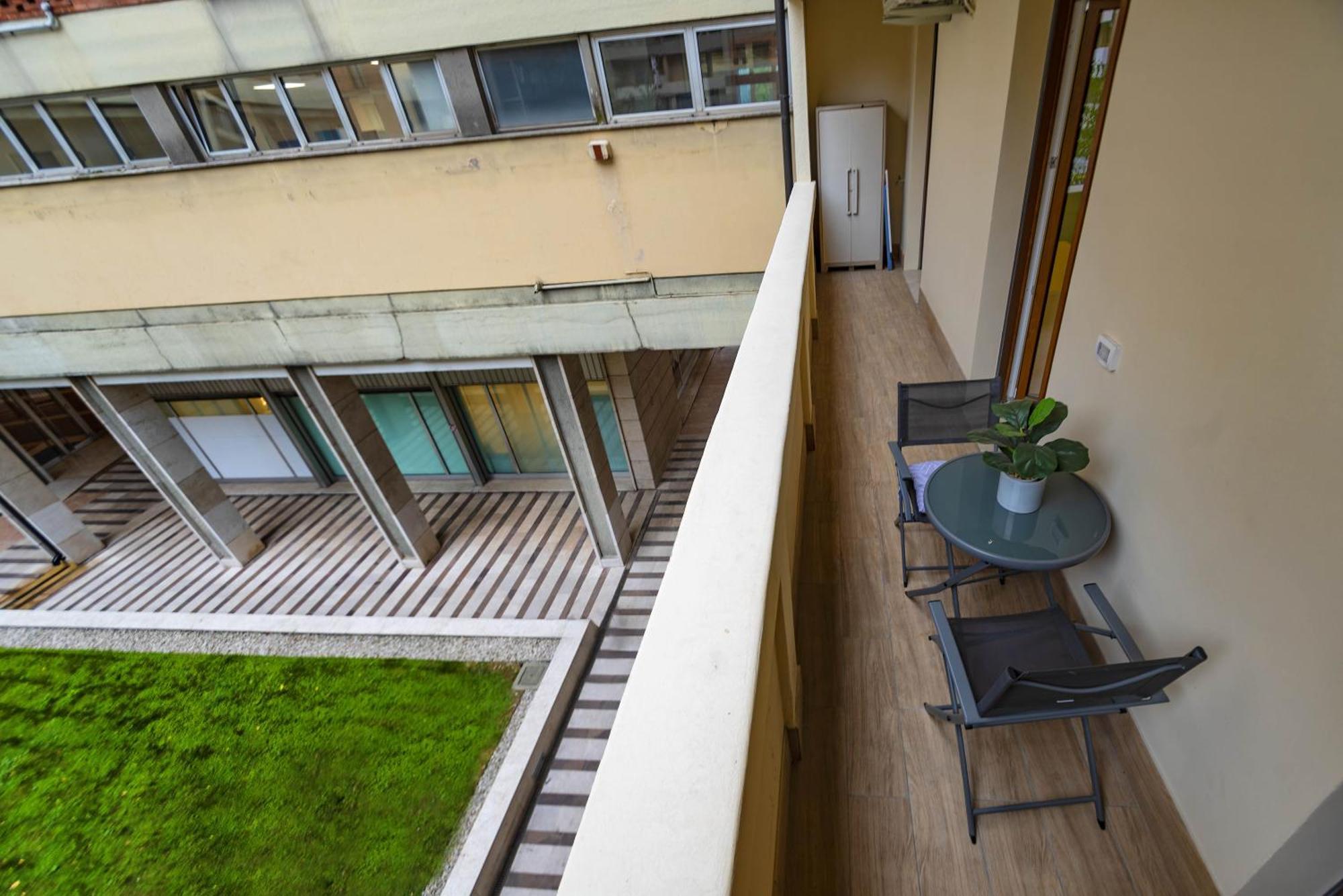 Italianflat - Elegant 2 Bedrooms With Balcony, 5 Min Walking From Arena Apartment
